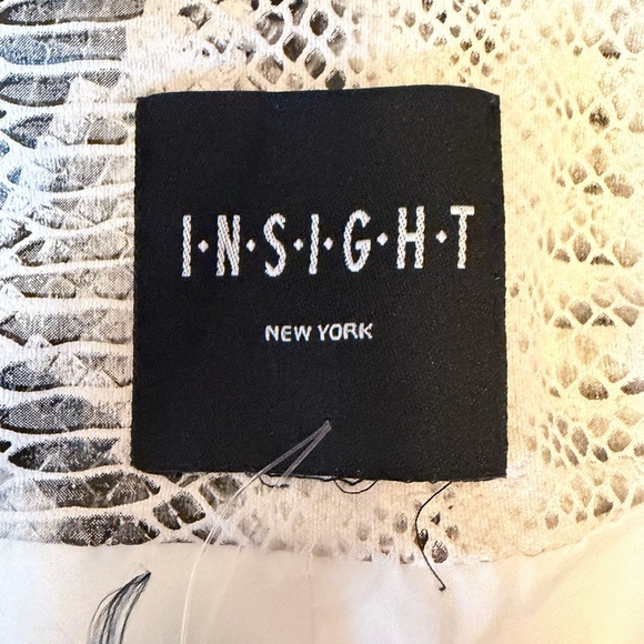 #114 Insight New York Cream Coat with Snake-Print Trim. Excellent Condition. - Picture 8 of 16